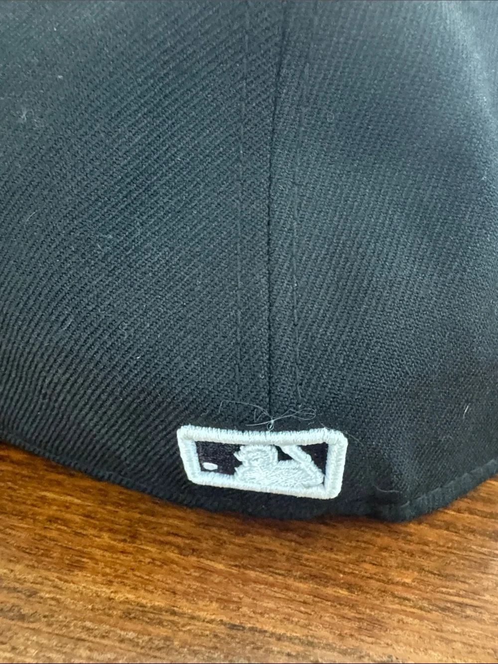 Atlanta Braves. New Era Black 59FIFTY Fitted Baseball Cap. Size 7 55.8cm. Black.